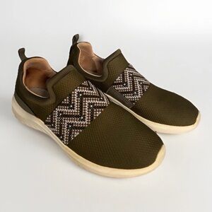 Clarks Cloudsteppers Women’s 8.5 Shoes Slip On Comfort Sneakers Nova Way Green